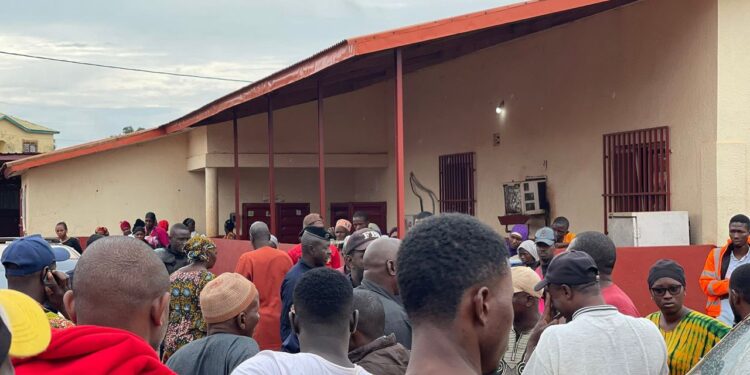 Horreur à Sangarédi : une fille de 15 ans retrouvée égorgée aux abords d’une rivière