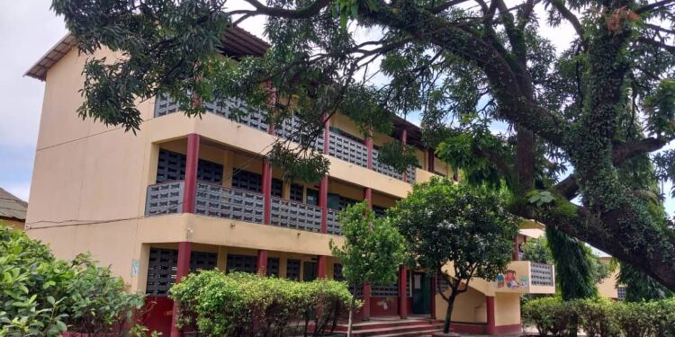 Dossier de la semaine/Rentrée scolaire 2025-2026 : entre préparatifs et inquiétudes, la date du 15 septembre divise