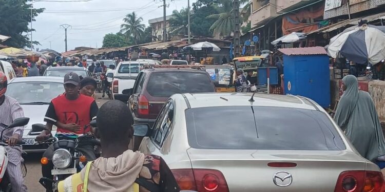 Occupation anarchique des voies publiques : Enco 5, épicentre du désordre urbain à Conakry