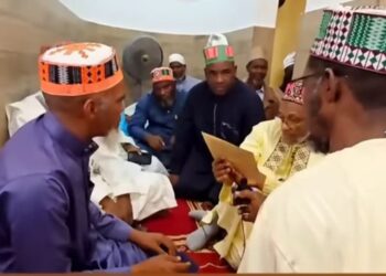 Insolite : Un prédicateur islamique marie ses 3 filles le même jour à Conakry