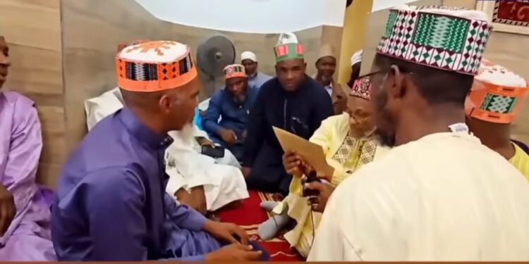 Insolite : Un prédicateur islamique marie ses 3 filles le même jour à Conakry