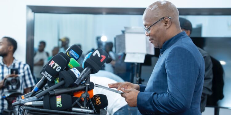 Budget du référendum: « je n’ai aucune idée des chiffres, mais…», répond le ministre Ousmane Gaoual