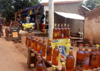 Boké / Sangarédi : une rumeur de pénurie de carburant fait flamber les prix sur le marché noir 