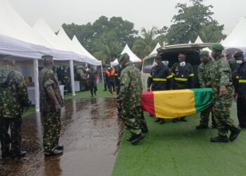 Coyah: la cérémonie d’inhumation des victimes de l’éboulement à Manéah a débuté