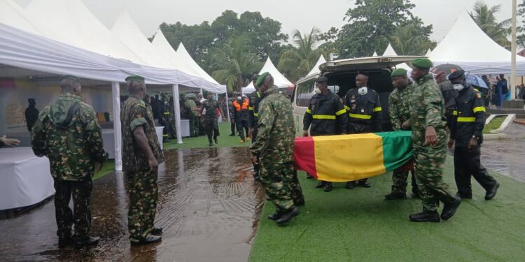 Coyah: la cérémonie d’inhumation des victimes de l’éboulement à Manéah a débuté