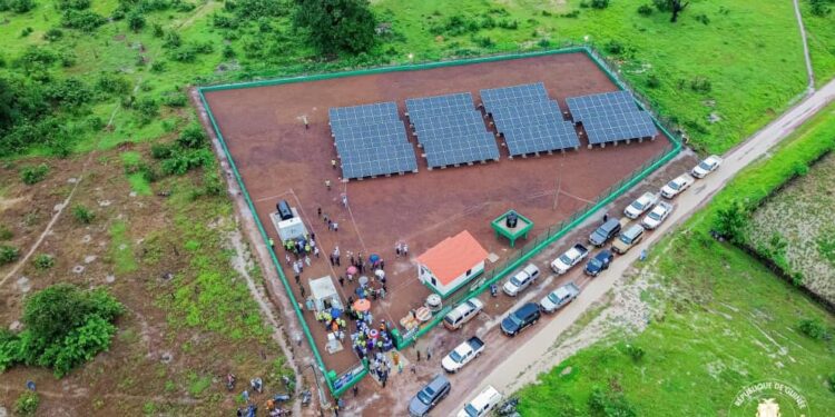 Énergie rurale: le ministre Namory Camara lance une centrale solaire de 110 KWc à Dinguiraye 