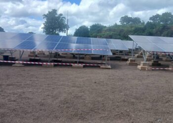 Siguirini : inauguration d’une centrale solaire par le ministre de l’Énergie
