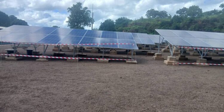 Siguirini : inauguration d’une centrale solaire par le ministre de l’Énergie