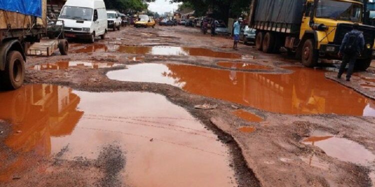 Transport interurbain : la société civile alerte sur l’état critique de la route Labé–Mamou