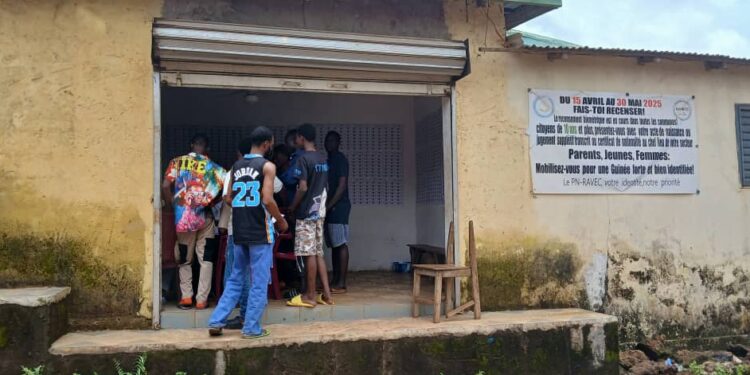 Nongo Marché : entre attente et chaleur, la distribution des cartes d’électeurs se poursuit