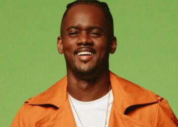 Sécurité routière : Black M sanctionné en Côte d’Ivoire pour « téléphone au volant »