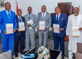 Guinée : Des anciens Premiers ministres appellent à voter « OUI » à la nouvelle Constitution