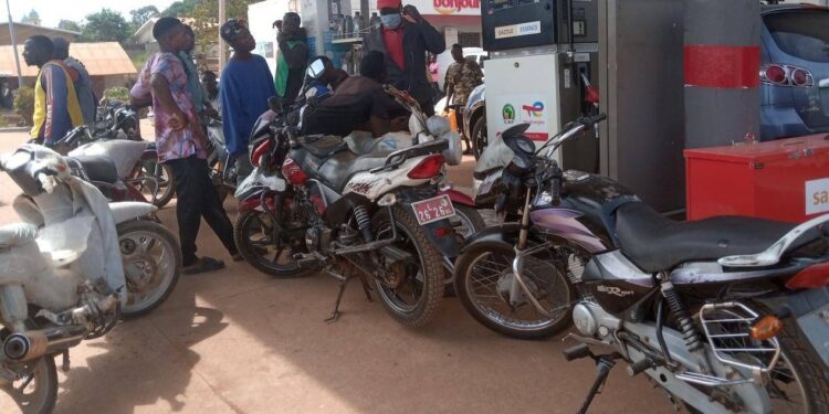 Crise de carburant à N’zérékoré : la ville paralysée, les citoyens à bout de forces