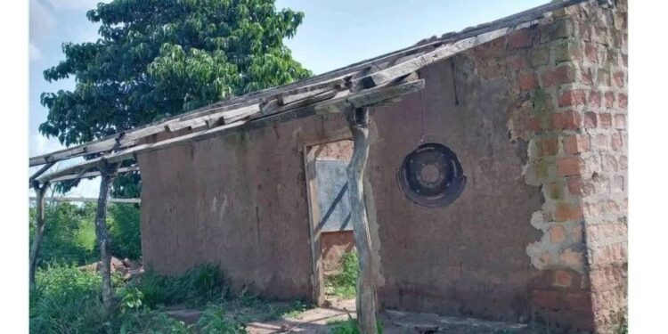 Kouroussa : l’unique école primaire de Bélénkôrô Daffé à l’abandon, les fils du village tirent la sonnette d’alarme
