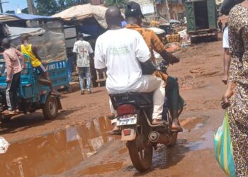 Gbessia: un marché dans la boue, des vies en survie