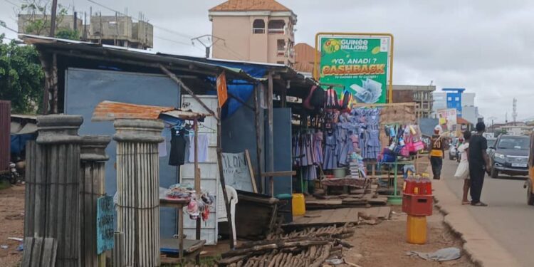 Lambanyi centre-commercial: l’occupation anarchique des emprises routières s’accélère dans l’indifférence générale
