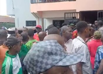 Tombolia : des agents de bureaux de vote manifestent pour réclamer leurs primes de formation