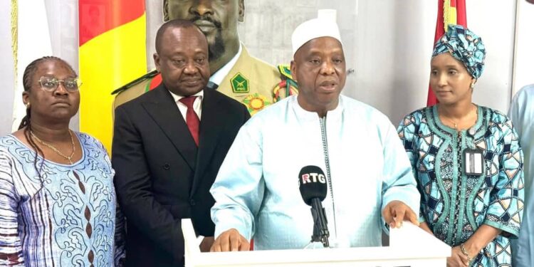 Aux observateurs de la CEDEAO et de l’Union africaine : la Guinée va « retrouver sa place dans le concert des nations », promet Morissanda Kouyaté 