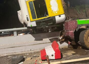 Conakry : un camion-remorque percute l’échangeur de Bambéto
