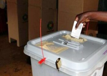 Référendum : plus de six millions d’électeurs devant les urnes, pour un rendez-vous historique