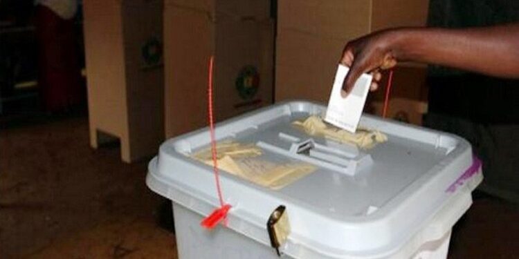 Référendum : plus de six millions d’électeurs devant les urnes, pour un rendez-vous historique