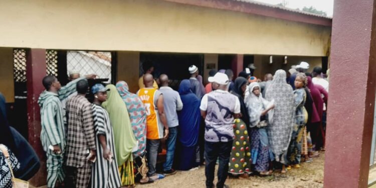 Référendum du 21 septembre : entre engouement citoyen et quelques retards techniques constatés à Conakry 