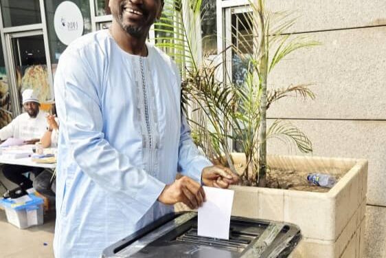 Le Secrétaire général de l’Académie internationale de l&rsquo;OCI prend part au référendum sur la nouvelle Constitution à Luanda