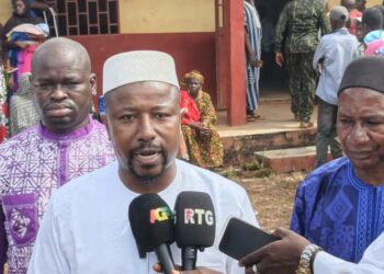 Vote référendaire à Boké : le ministre directeur de Cabinet à la Primature salue le bon déroulement du processus