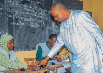 Conakry / Scrutin référendaire : le ministre Aboubacar Camara accomplit son devoir citoyen à Kiroti