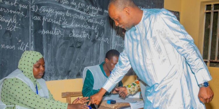 Conakry / Scrutin référendaire : le ministre Aboubacar Camara accomplit son devoir citoyen à Kiroti