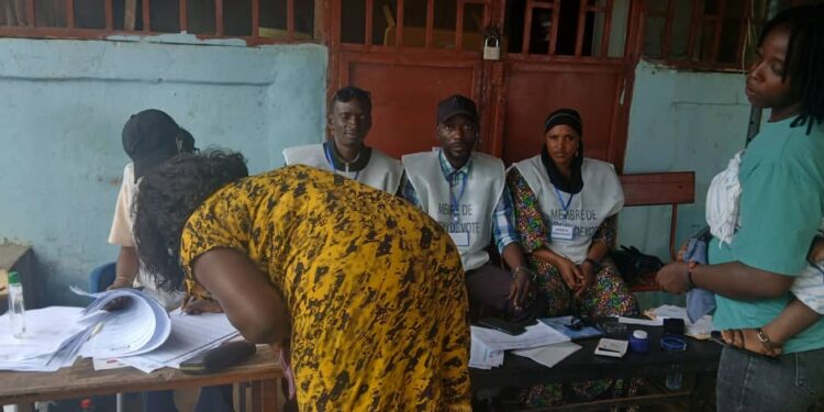 Référendum: au centre Khonbet de Lambanyi, 455 électeurs inscrits, 303 ont voté ( 15h56)