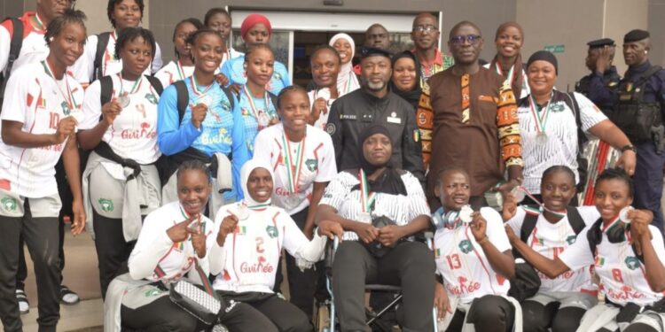 Les cadettes guinéennes de handball rentrées à Conakry après leur exploit continental