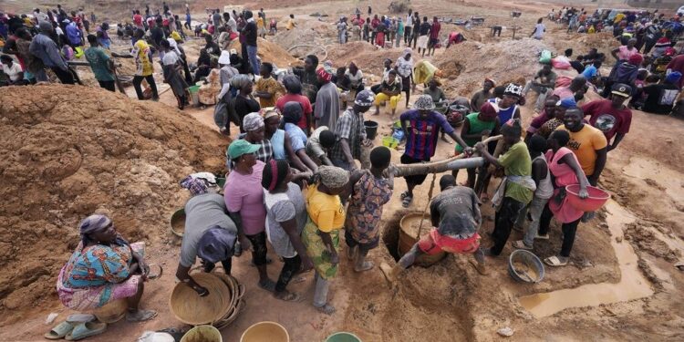 Nigeria : au moins 18 morts dans l’effondrement d’une mine, des dizaines de disparus