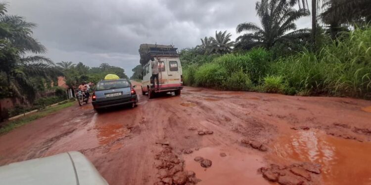 Conakry – Boké : les chauffeurs dénoncent les tracasseries policières et l’état dégradé de la route