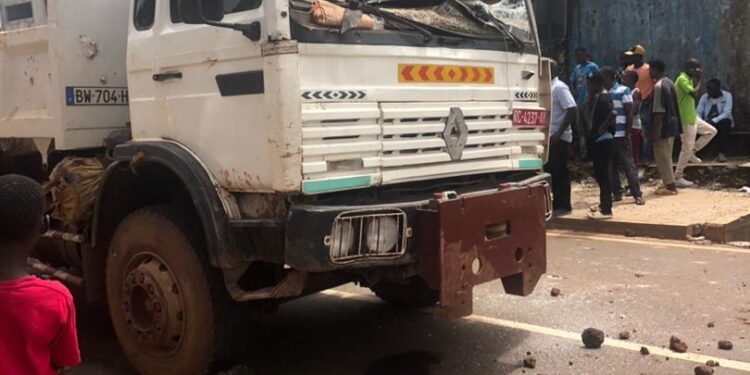 Koloma : un enfant tué par un camion, le quartier sous le choc