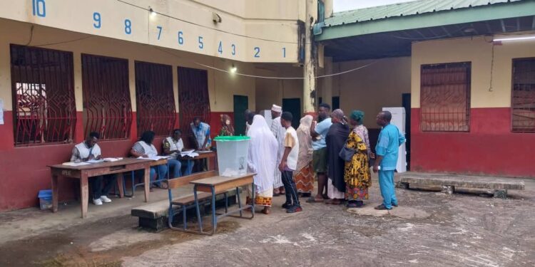 Dixinn : mobilisation citoyenne dès l’aube pour le référendum