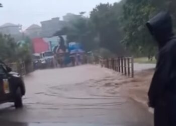 Pluies diluviennes à Conakry: le pont de Kobaya encore submergé