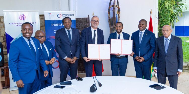 La CGE-GUI présente à la signature d’une convention de prêt entre PROPARCO et la Banque pour le Commerce et l’Industrie de Guinée