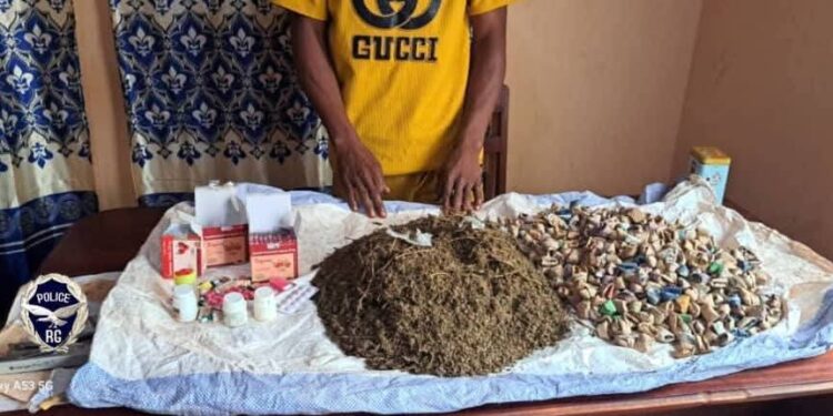 Mandiana : 998 boules et comprimés de drogue saisis, un trafiquant interpellé à Kondianakoro