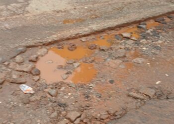 Sonfonia-Baguissanayah : des caniveaux utilisés pour drainer des déchets issus des toilettes 