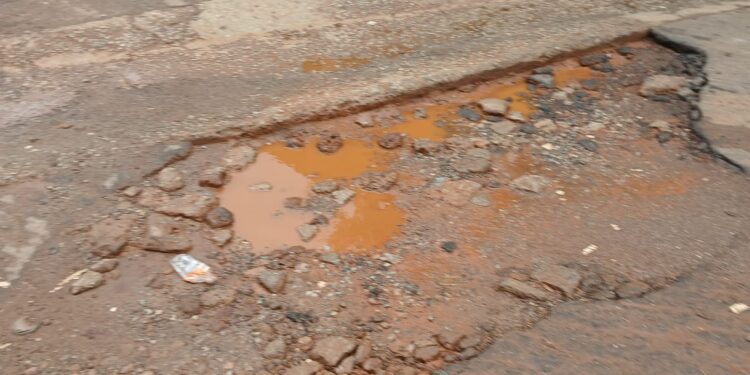 Sonfonia-Baguissanayah : des caniveaux utilisés pour drainer des déchets issus des toilettes 