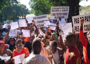 Kaloum: des enseignants contractuels non retenus annoncent une « ultime marche » le 13 octobre