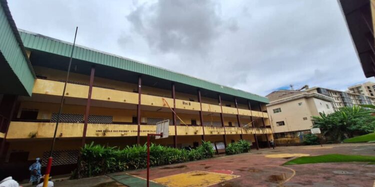 Ouverture des classes : l’école primaire de Kipé II confrontée au manque criant de tables-bancs (constat ) 