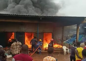 Kamsar : un incendie ravage un magasin de matériel au port