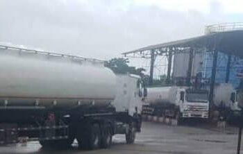 Hydrocarbures: les chauffeurs de citernes suspendent leur grève