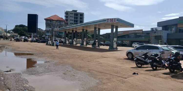 Conakry : la grève des conducteurs de camions-citernes affecte des stations-services