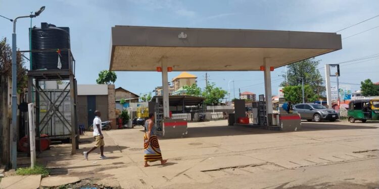 Dixinn : stations-service au ralenti au deuxième jour de la grève des transporteurs de carburant