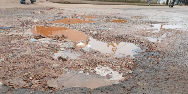Lambanyi: une fuite d’eau de la SEG cause des pertes depuis plus de 3 mois
