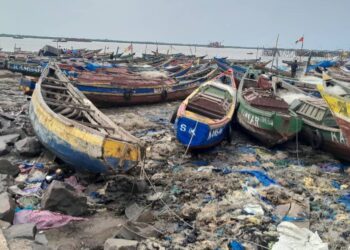 Port de pêche de Kamsar: « je dois payer 200.000 FG pour louer un moteur afin de travailler depuis l’incendie », témoigne un sinistré