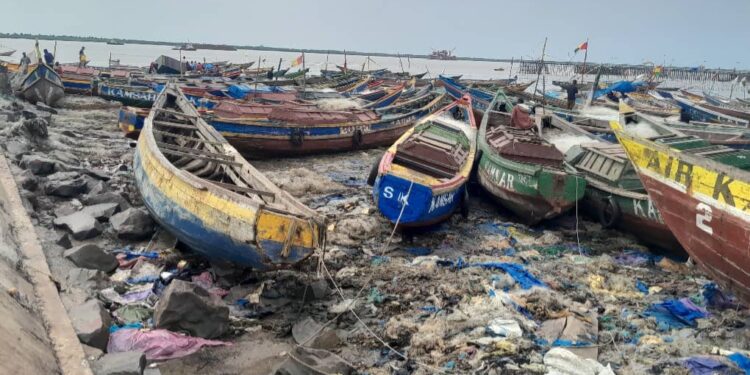 Port de pêche de Kamsar: « je dois payer 200.000 FG pour louer un moteur afin de travailler depuis l’incendie », témoigne un sinistré